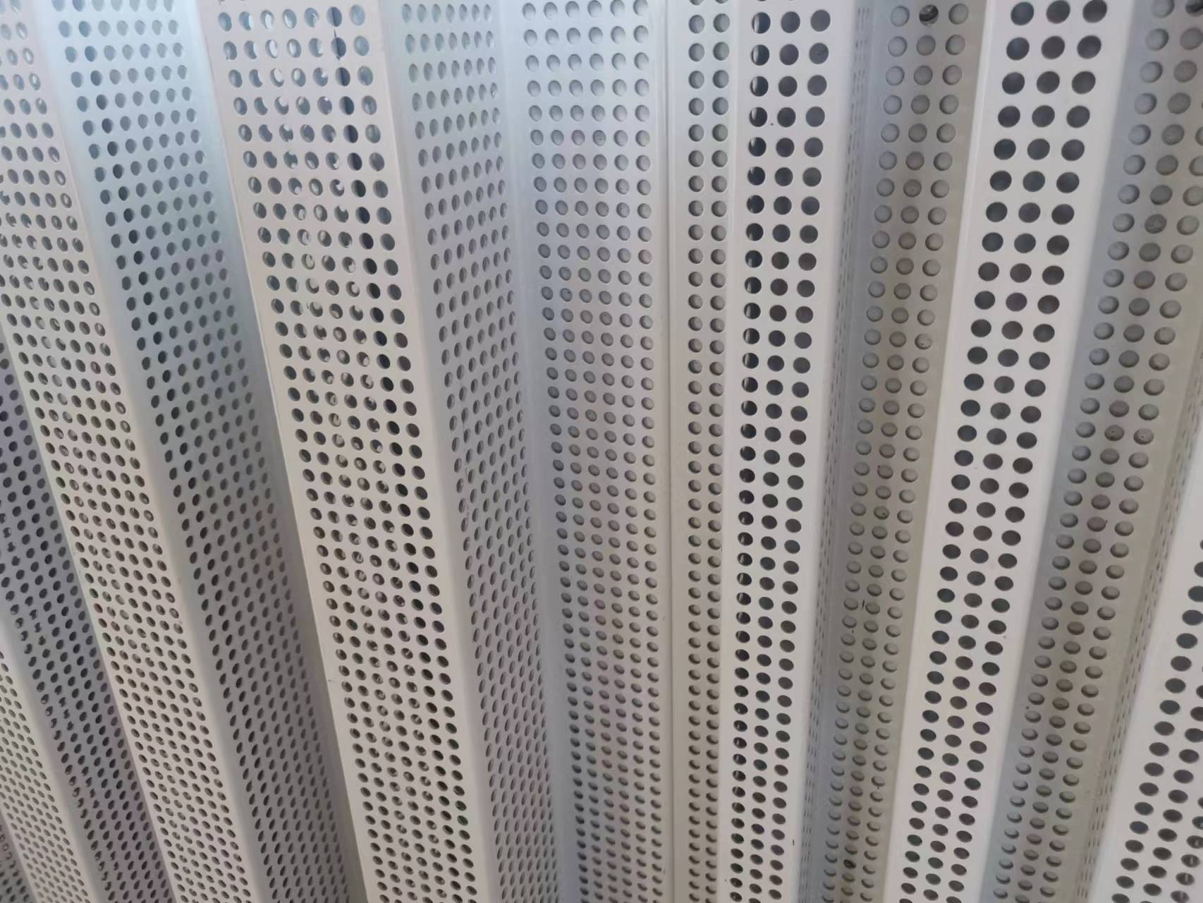 如何延长外墙装饰冲孔网的使用寿命？